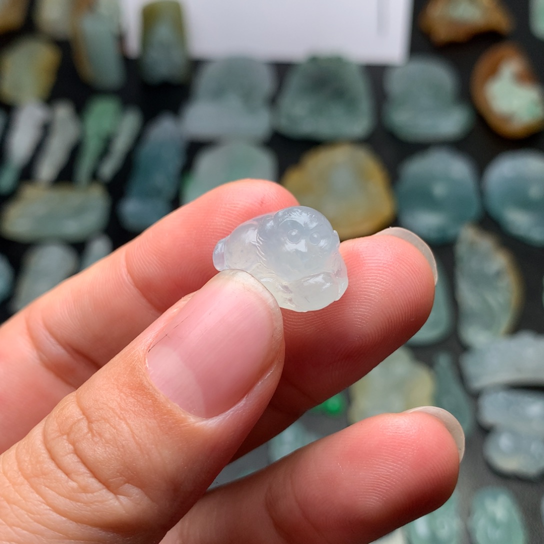 定制翡翠未镶嵌猴子