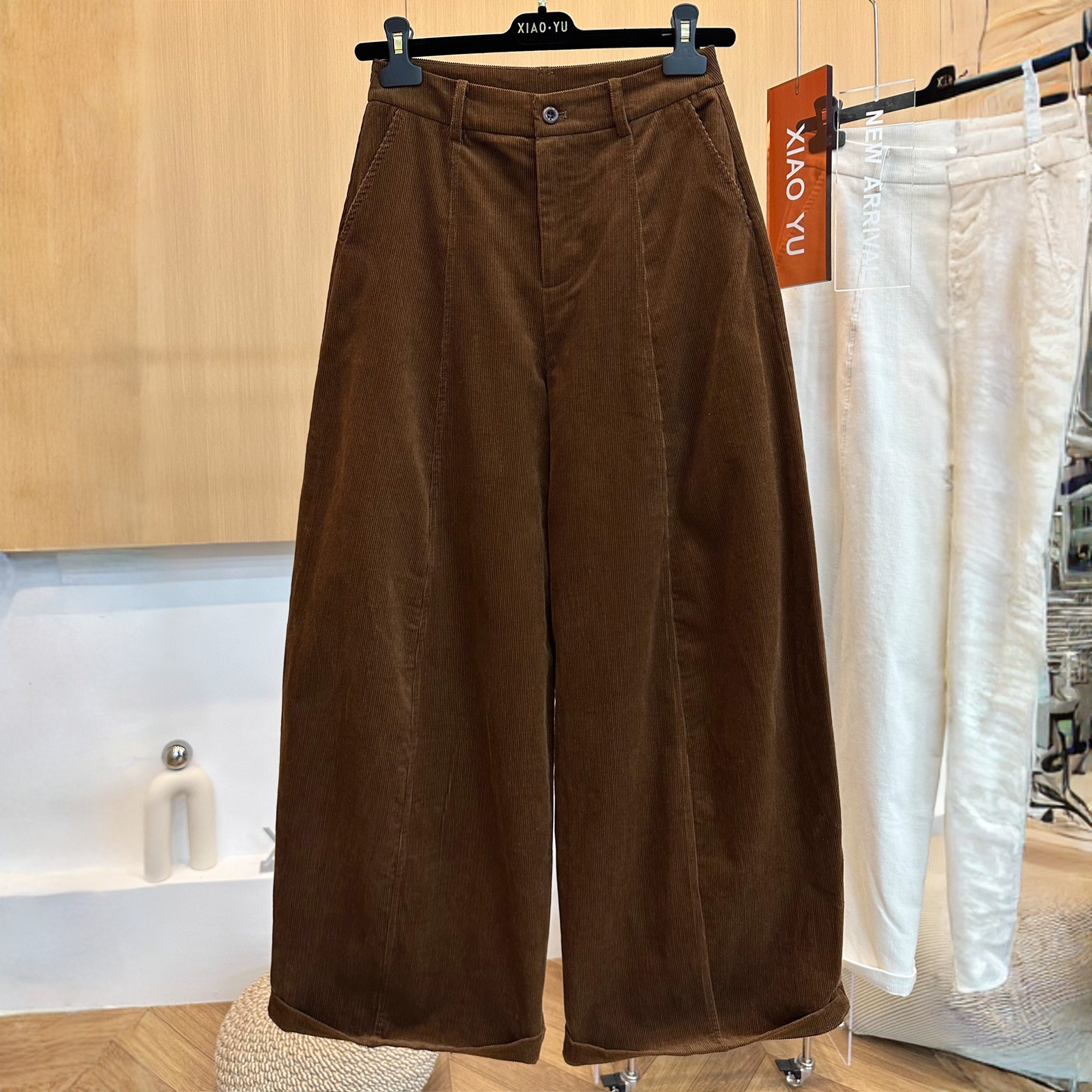 高端欧货秋冬新款高级感时尚复古灯芯绒高腰显瘦宽松休闲阔腿裤女