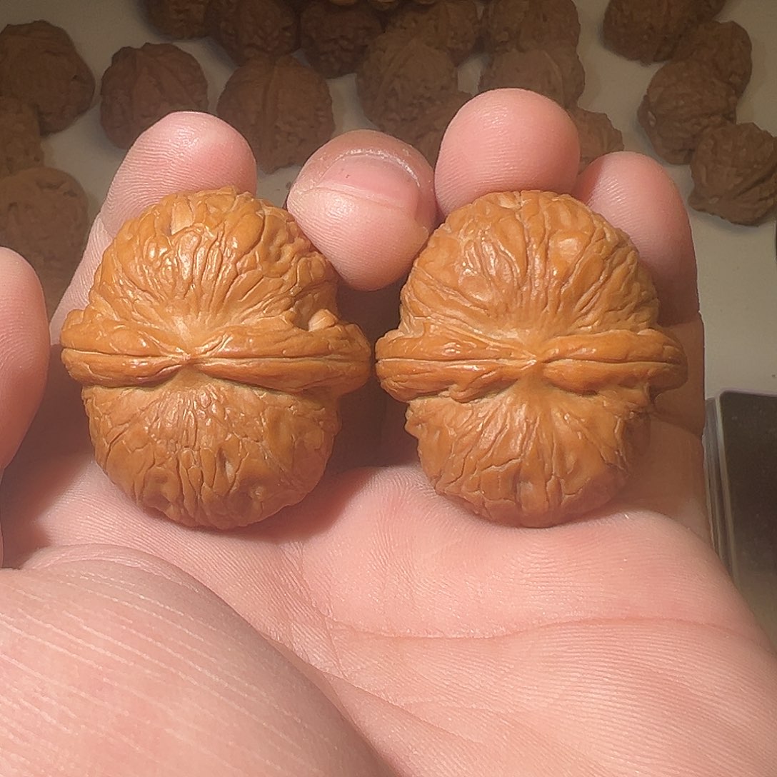 孙***焜猴头核桃吊坠文玩