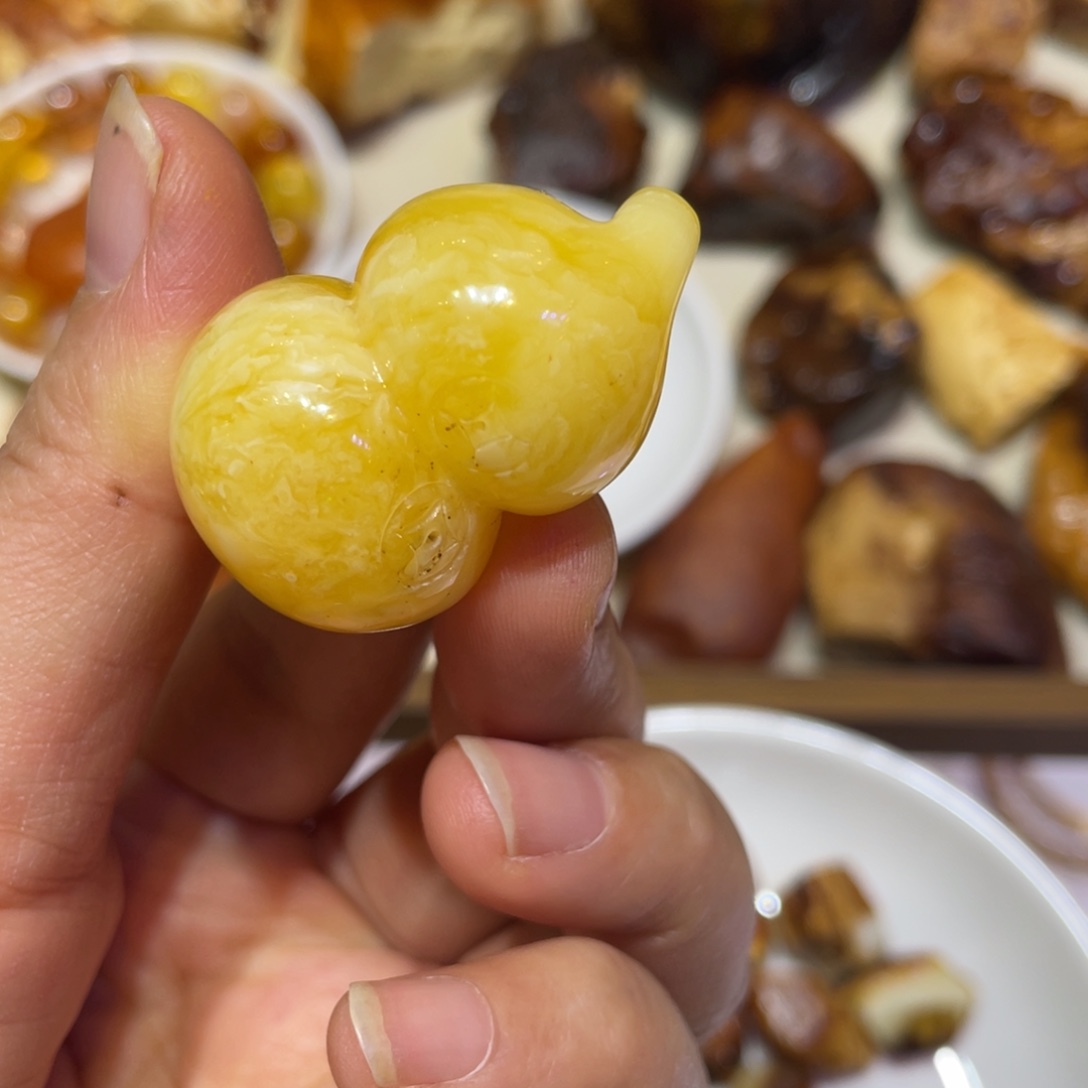 琥珀未镶嵌珠宝奇石