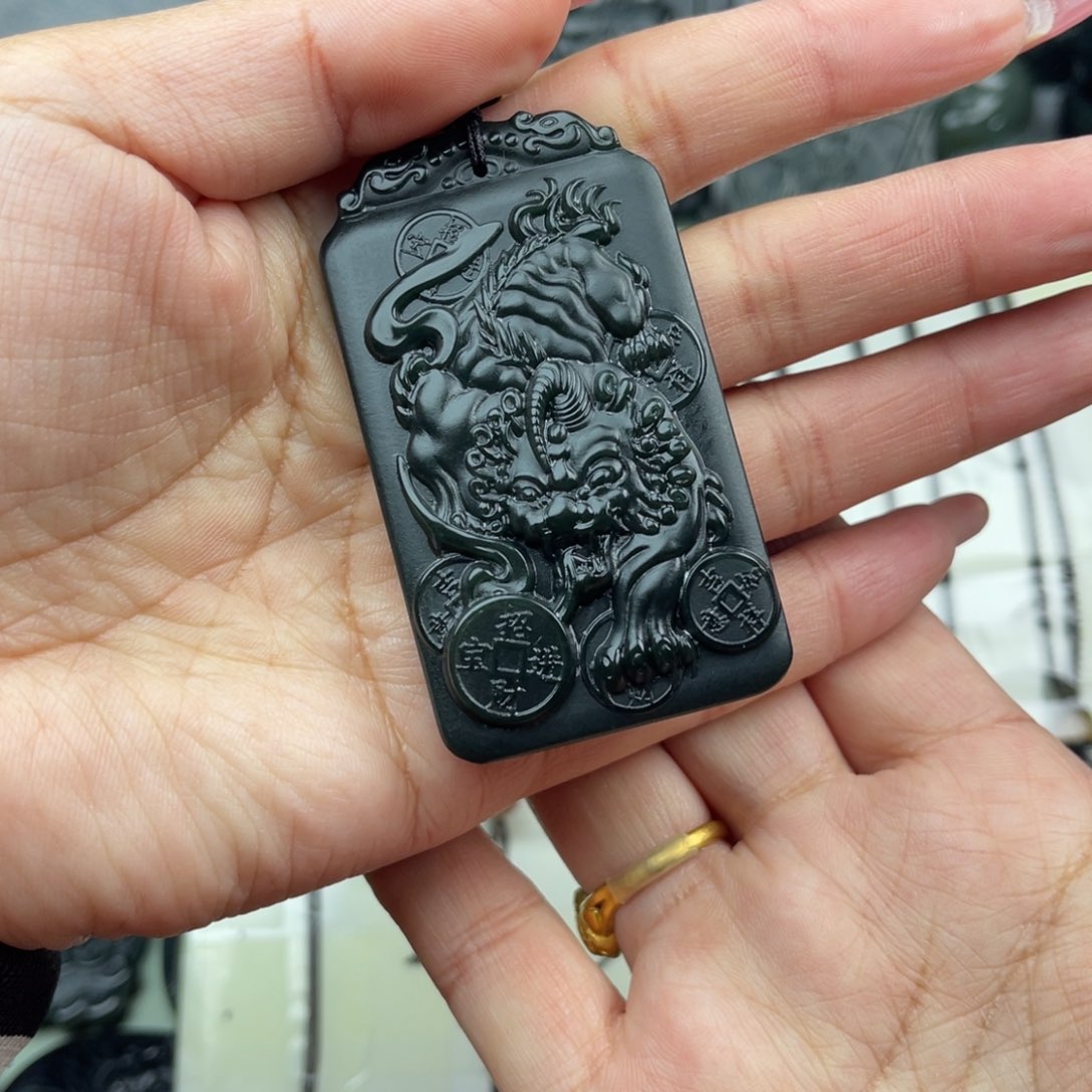 和田玉颈饰未镶嵌珠***峰