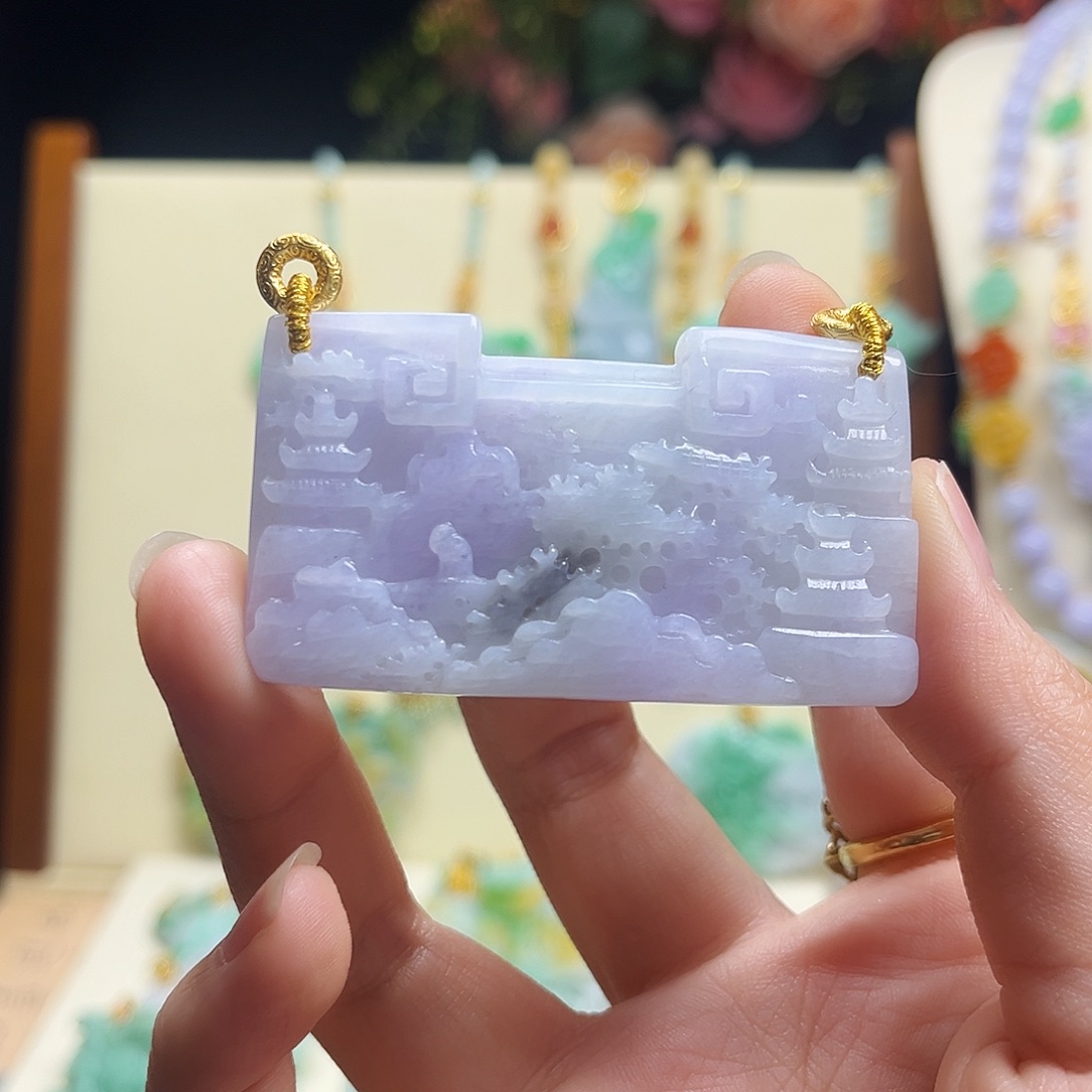 翡翠颈饰未镶嵌山水