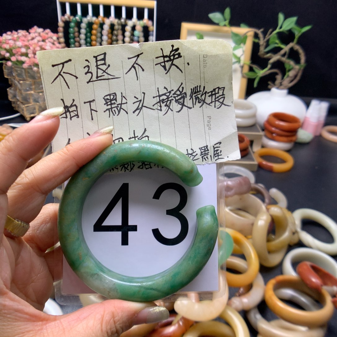 石英质玉手镯未镶嵌亲****猪