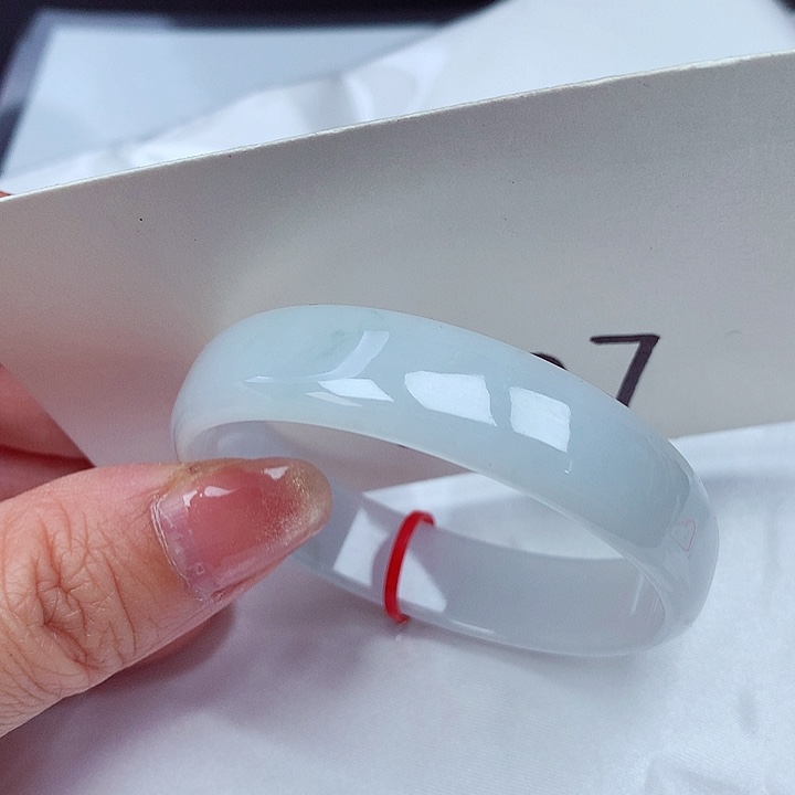 翡翠手镯未镶嵌翡翠