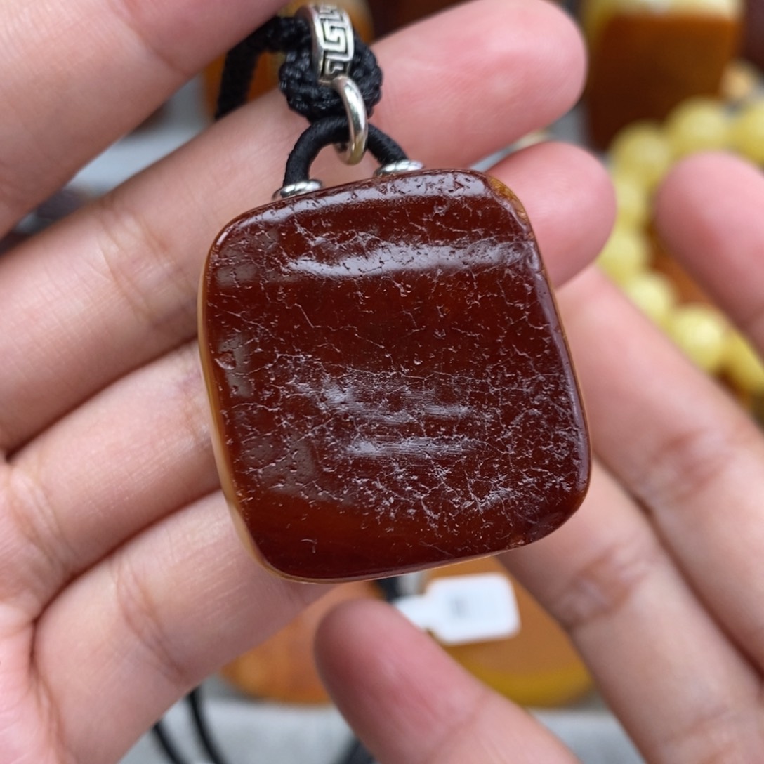 琥珀吊坠(赠链)未镶嵌