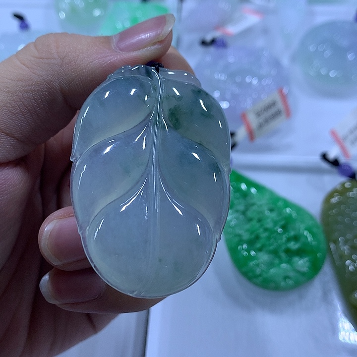 翡翠未镶嵌颈饰天然翡翠A货吊坠