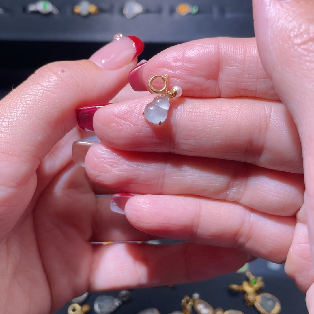 翡翠颈饰18K金镶嵌编****c吊坠