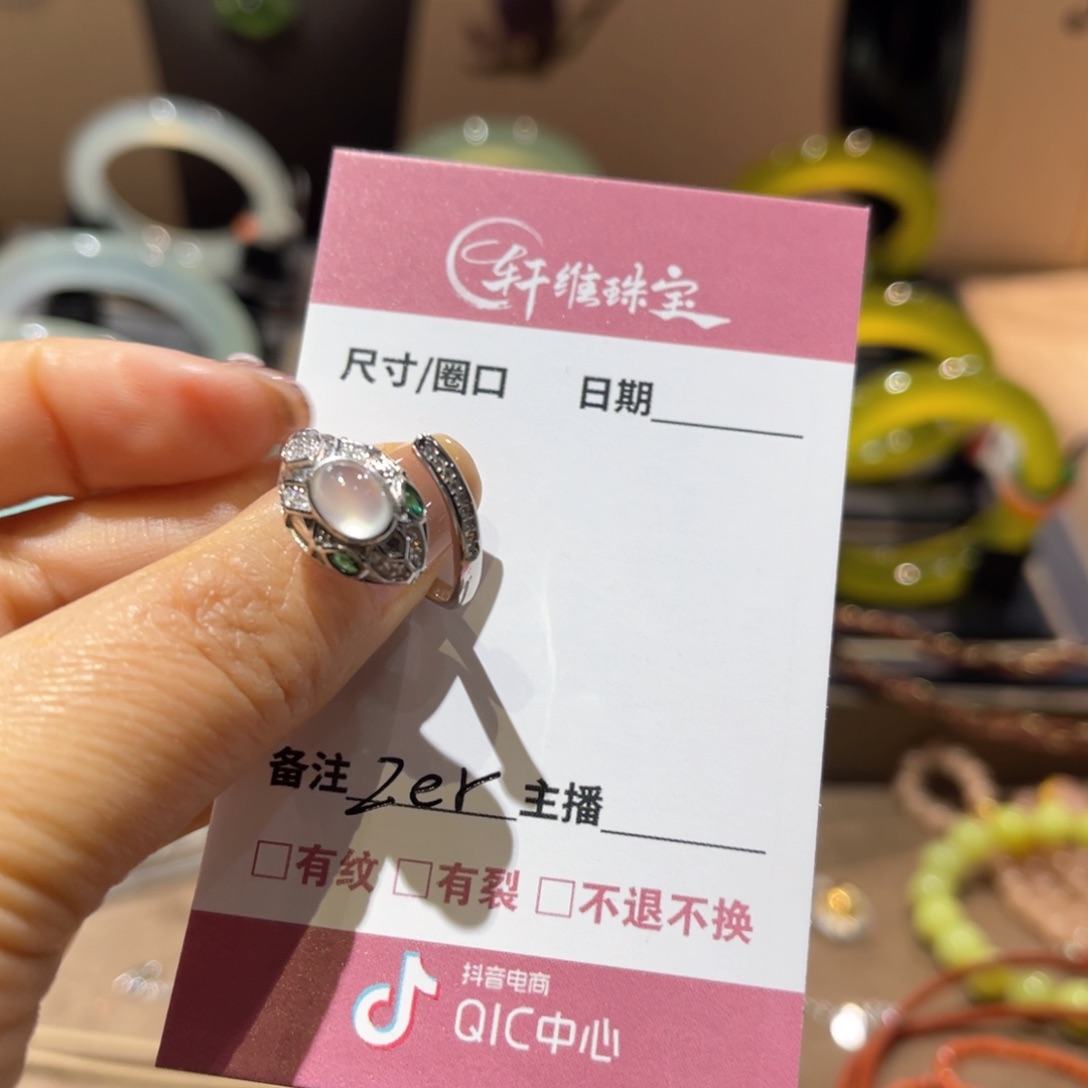 蛇纹石玉手镯未镶嵌Z**.手镯