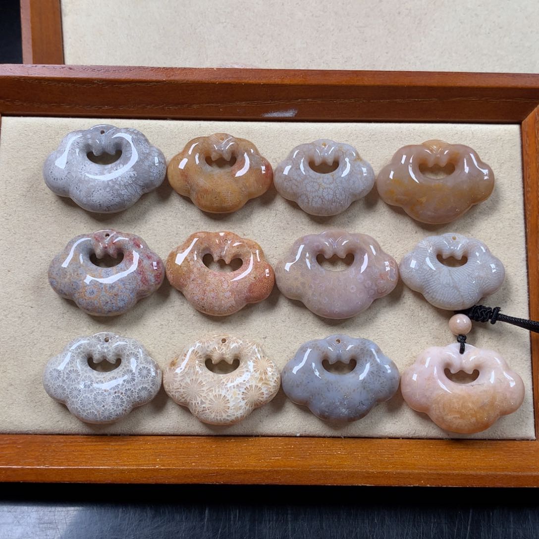 硅化珊瑚（珊瑚玉）祥云如意锁吊坠。80/个，可挑。未镶嵌