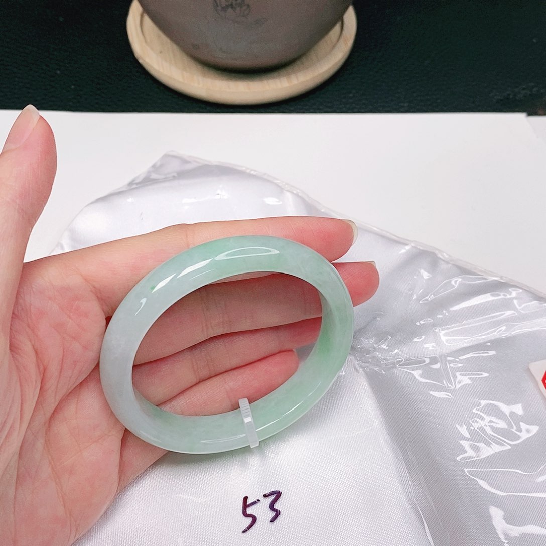 【闪购商品】翡翠手镯未镶嵌贵妃