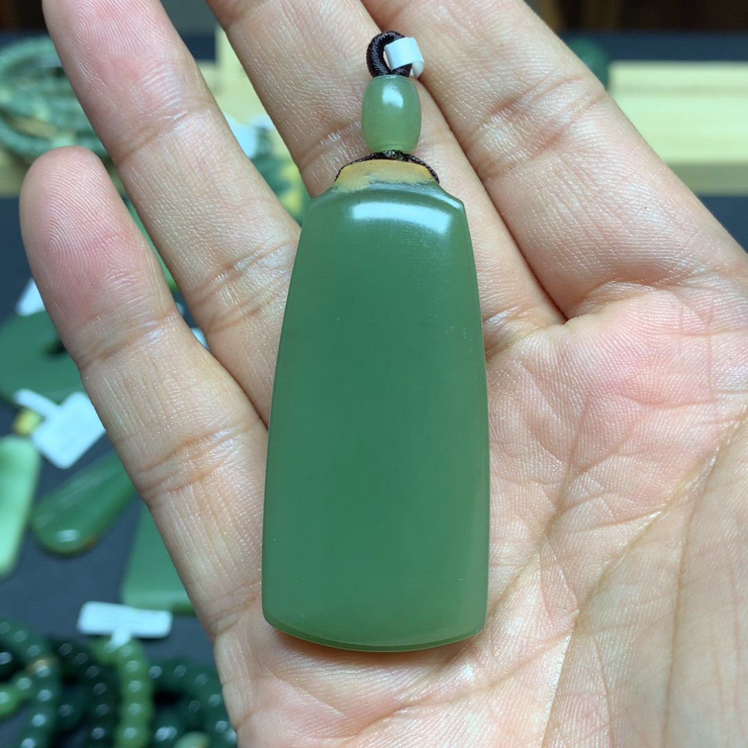 岫岩河磨玉（透闪石质玉）颈饰未镶嵌