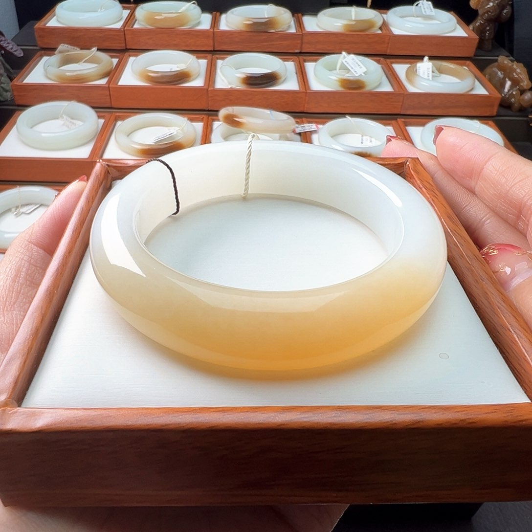 和田玉手镯未镶嵌57