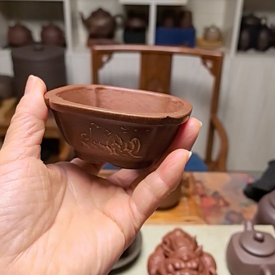和***尘茶宠紫砂全工制作小花盆