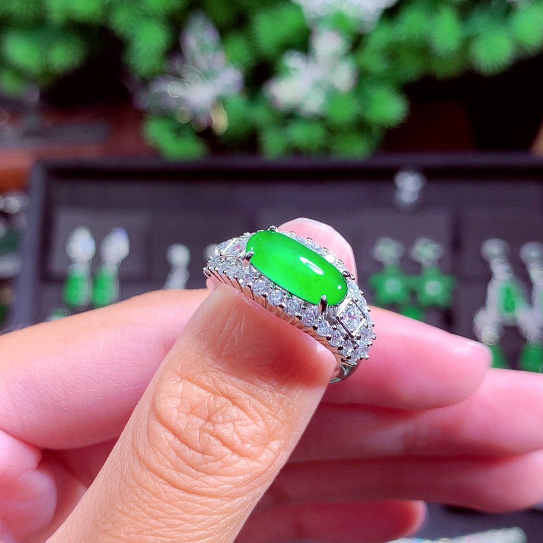 颈饰未镶嵌翡翠天然