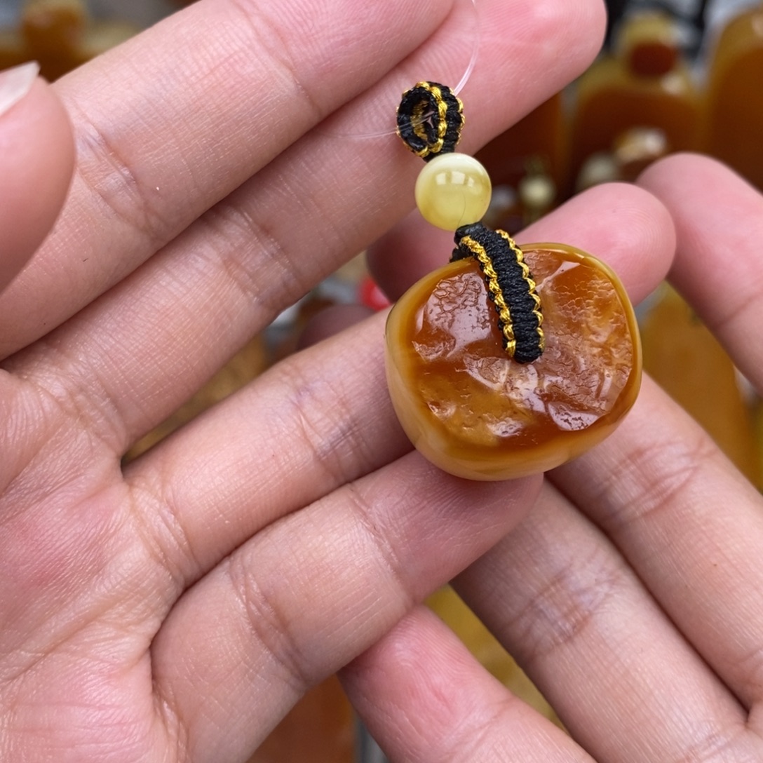 未镶嵌琥珀珠宝奇石