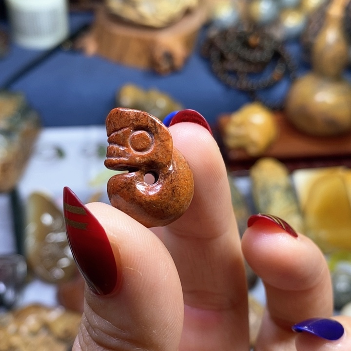 岫岩河磨玉（透闪石质玉）通孔玉猪龙未镶嵌