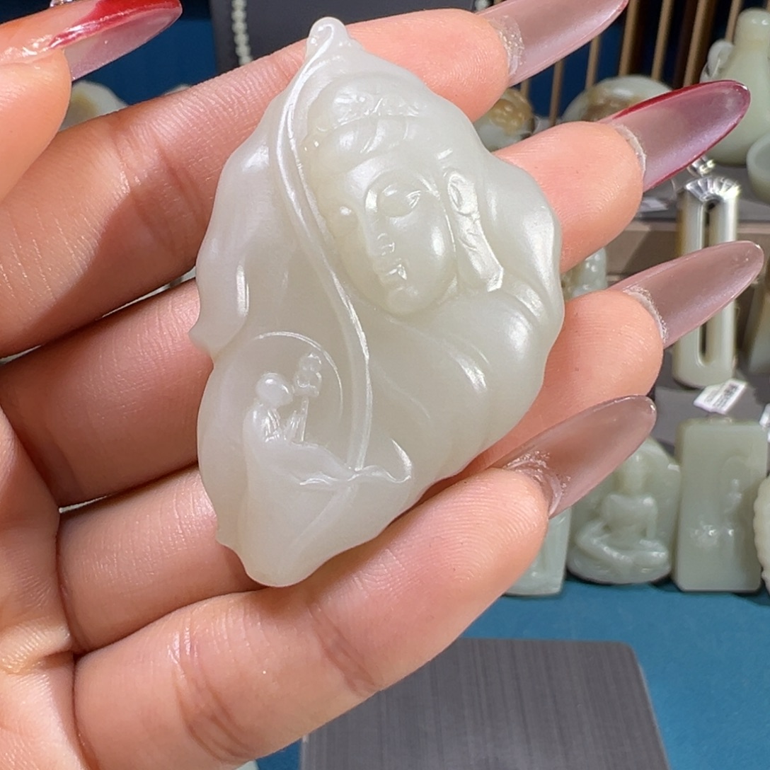 鲁***生和田玉（糖玉）未镶嵌颈饰