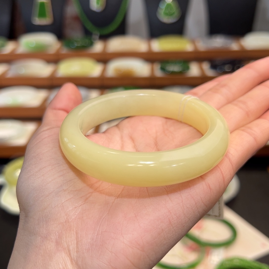 和田玉未镶嵌手镯新疆若羌黄口56