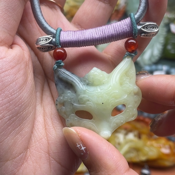 蛇纹石玉吊坠合金