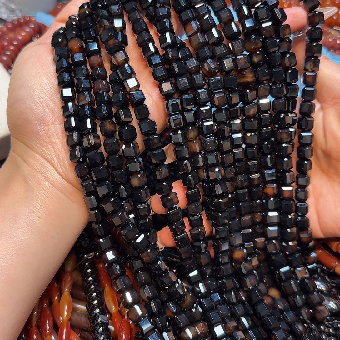 玛瑙/玉髓未镶嵌珠宝半成品8mm黑玛瑙方糖一条