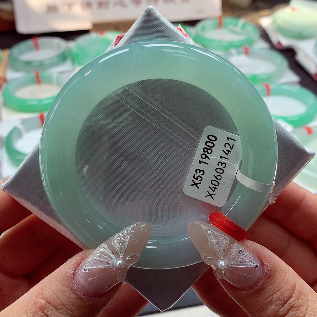 翡翠手镯（圆镯）未镶嵌（32号）性价比66