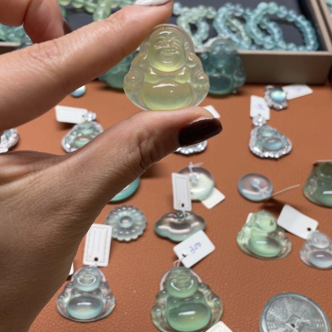 蛇纹石玉未镶嵌颈饰