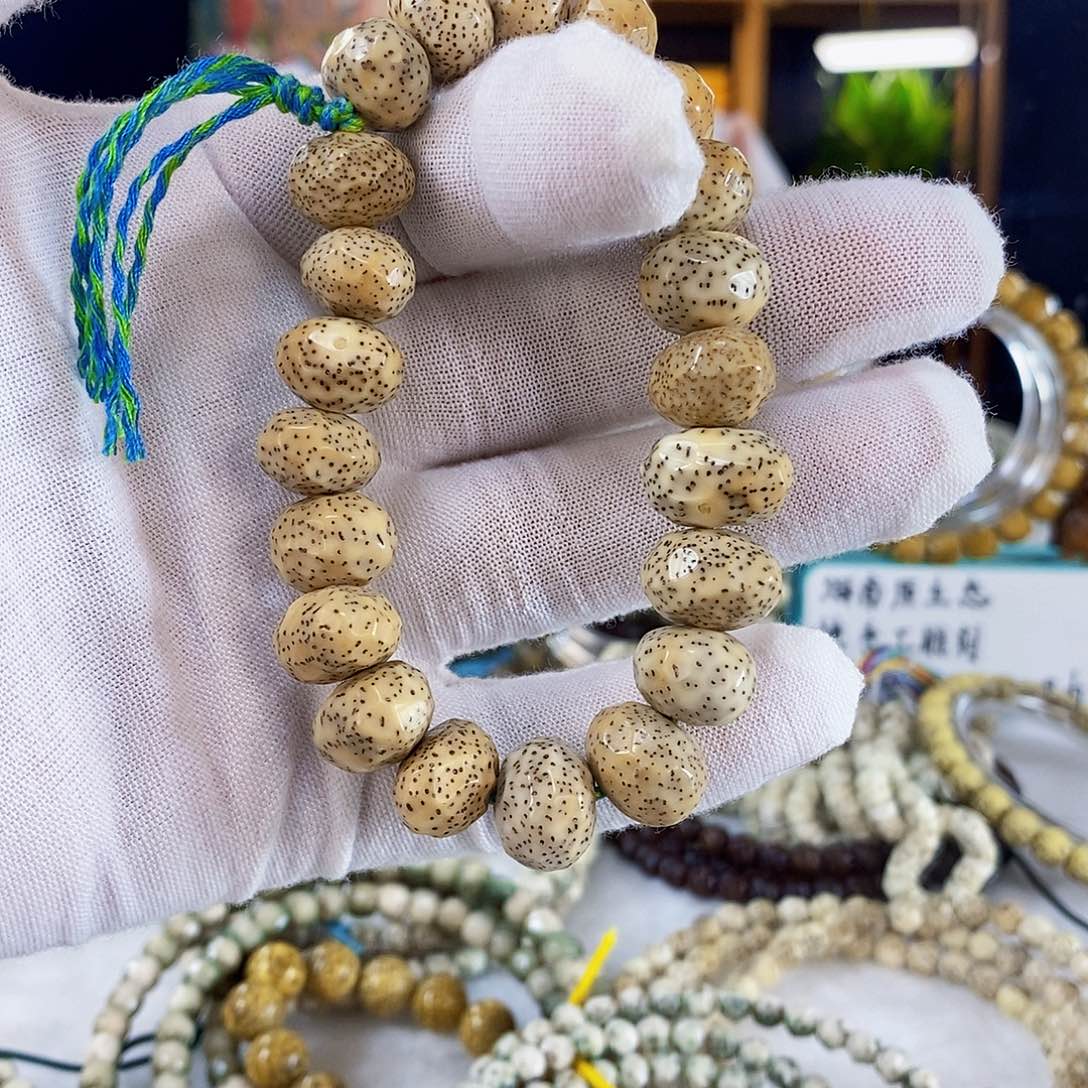 星月菩提手串?****?星月菩提雕刻手串
