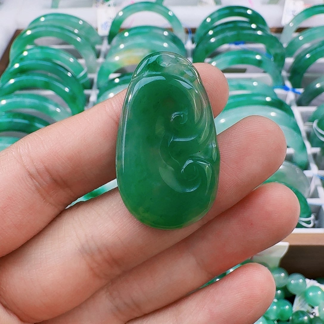 石英质玉手镯未镶嵌如意