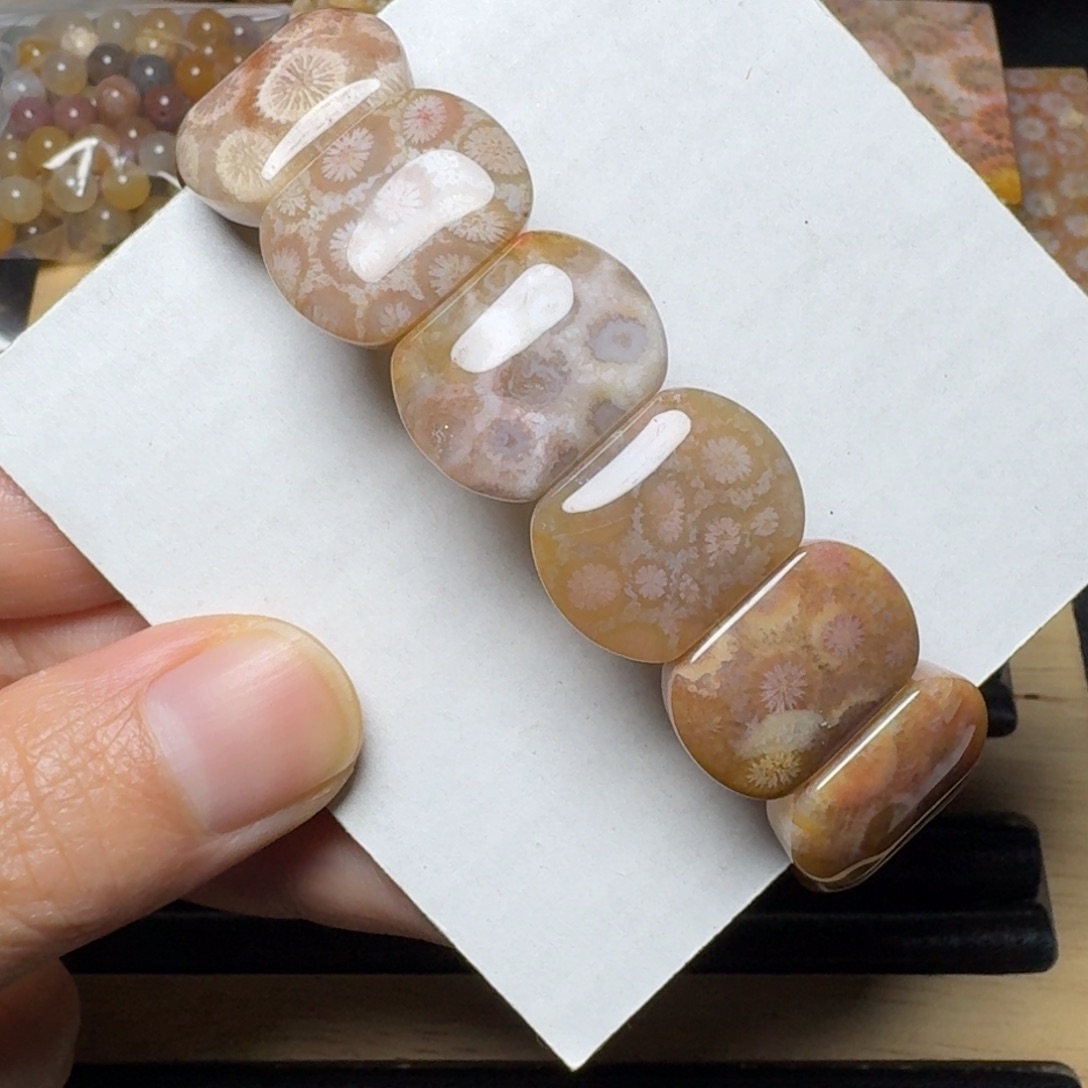 硅化玉飘黄的红粉，玉透未镶嵌