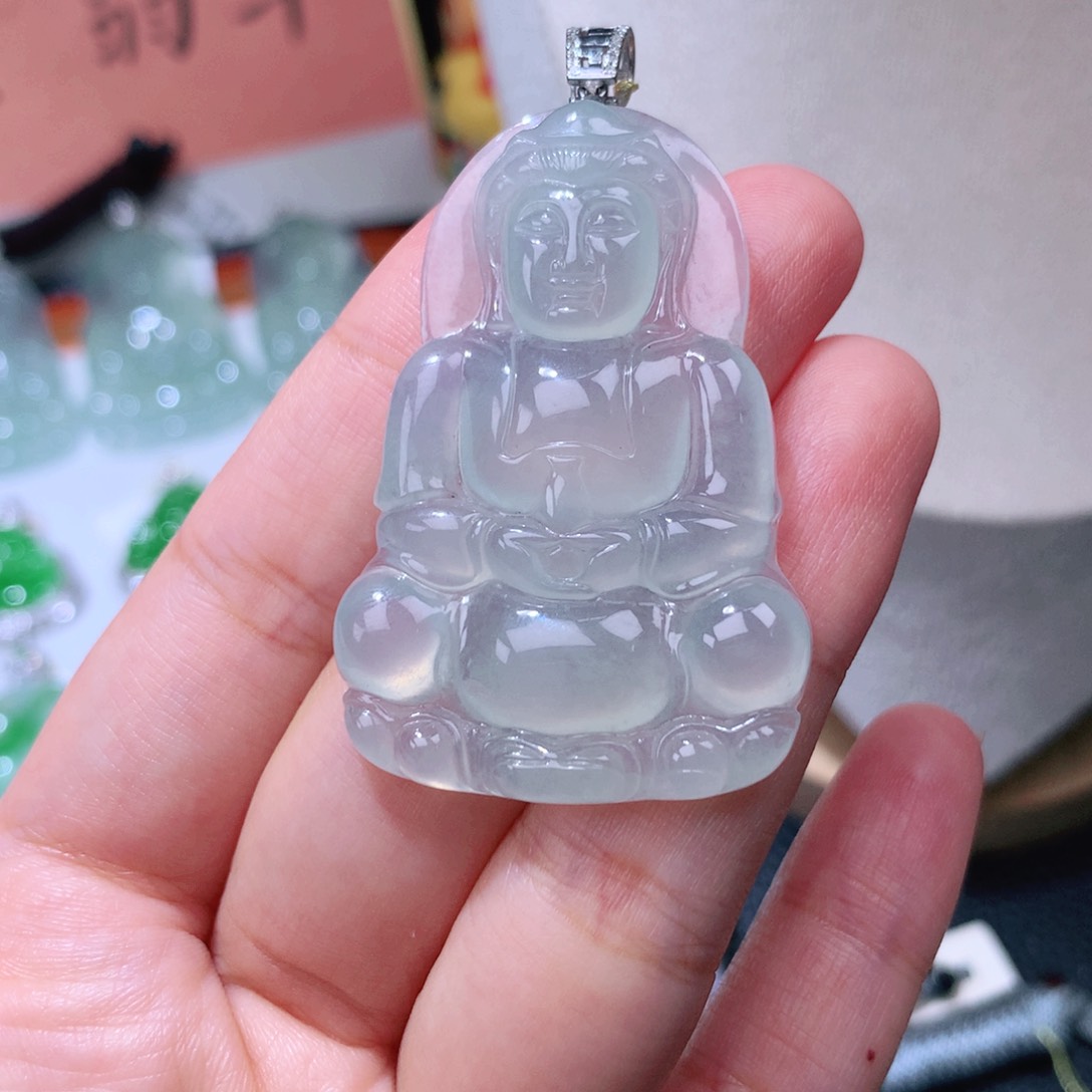 颈饰18K金镶嵌翡翠观音