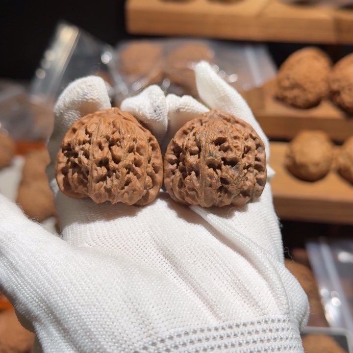 邹***界吊坠文玩核桃36角白打底不面试