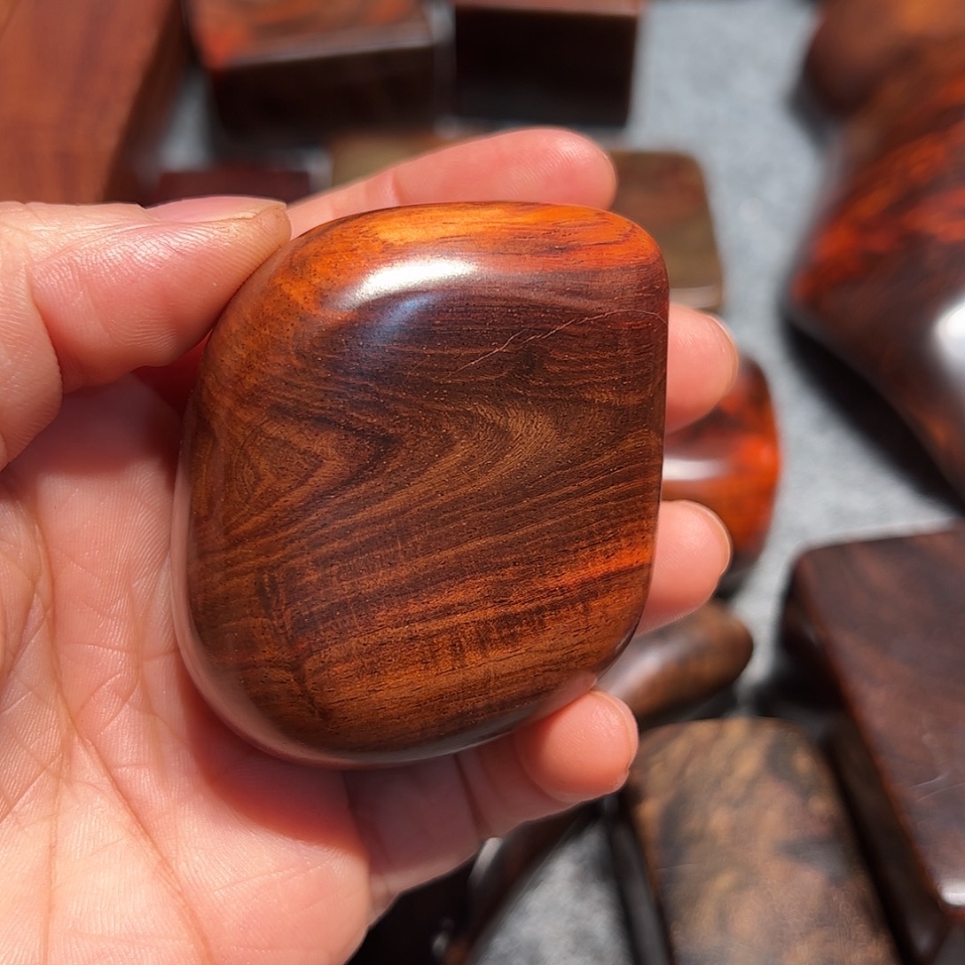 舵***爷交趾黄檀（大红酸枝）