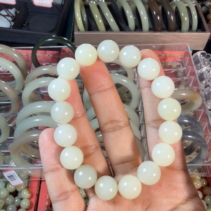 旺***。和田玉（糖玉）未镶嵌手链