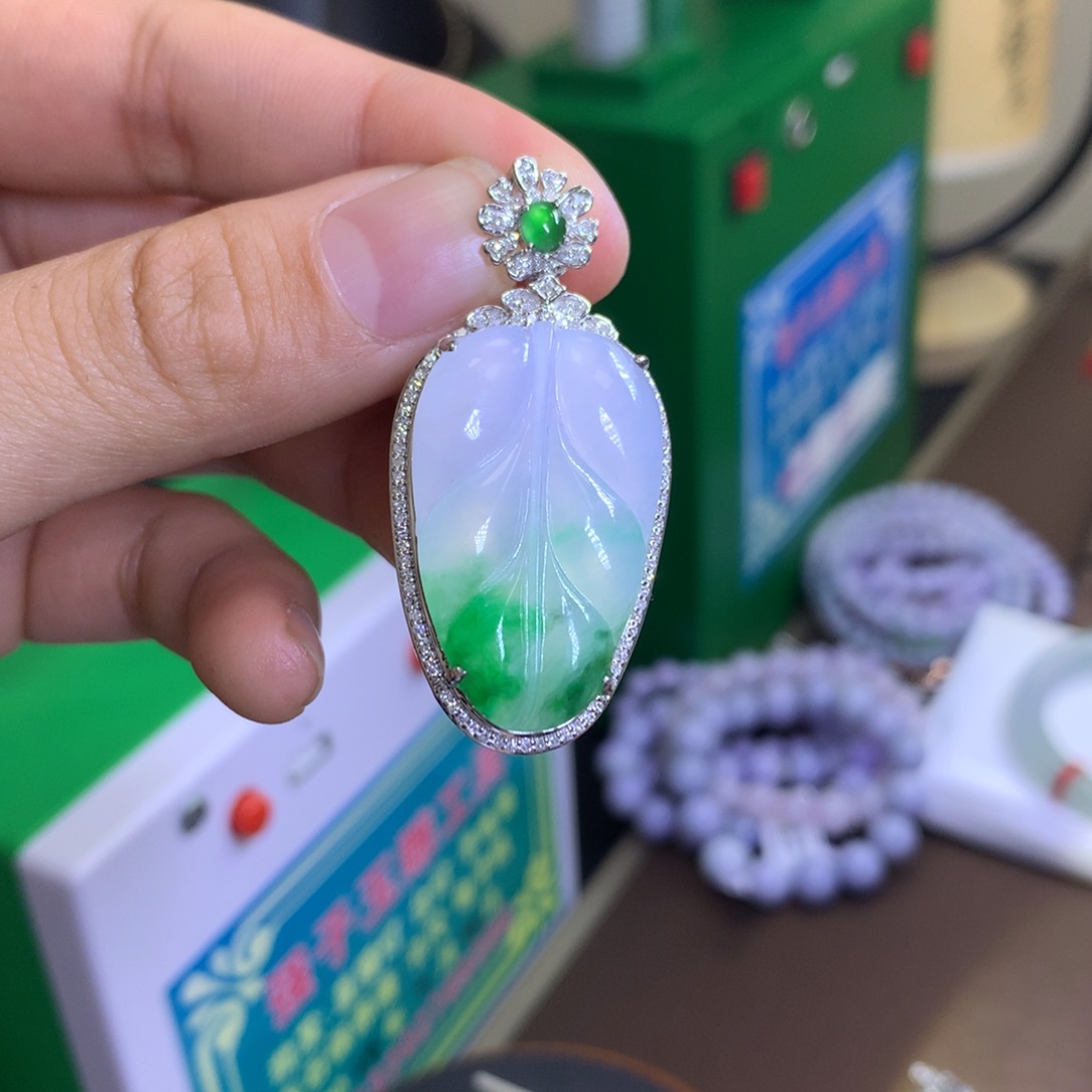 翡翠颈饰18K金镶嵌翡翠