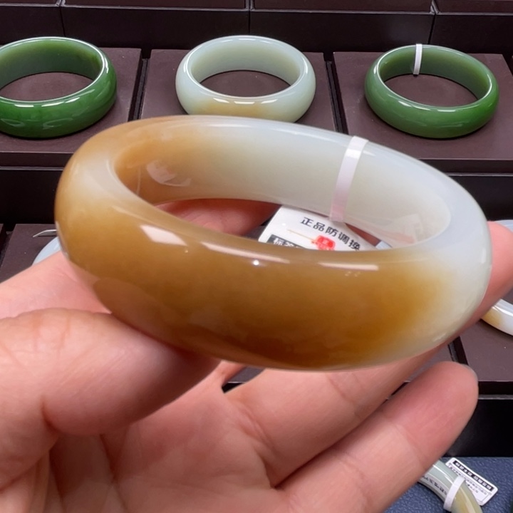 和田玉未镶嵌手镯