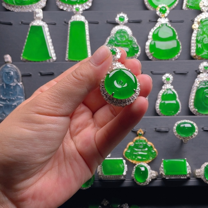 翡翠颈饰未镶嵌翡翠吊坠