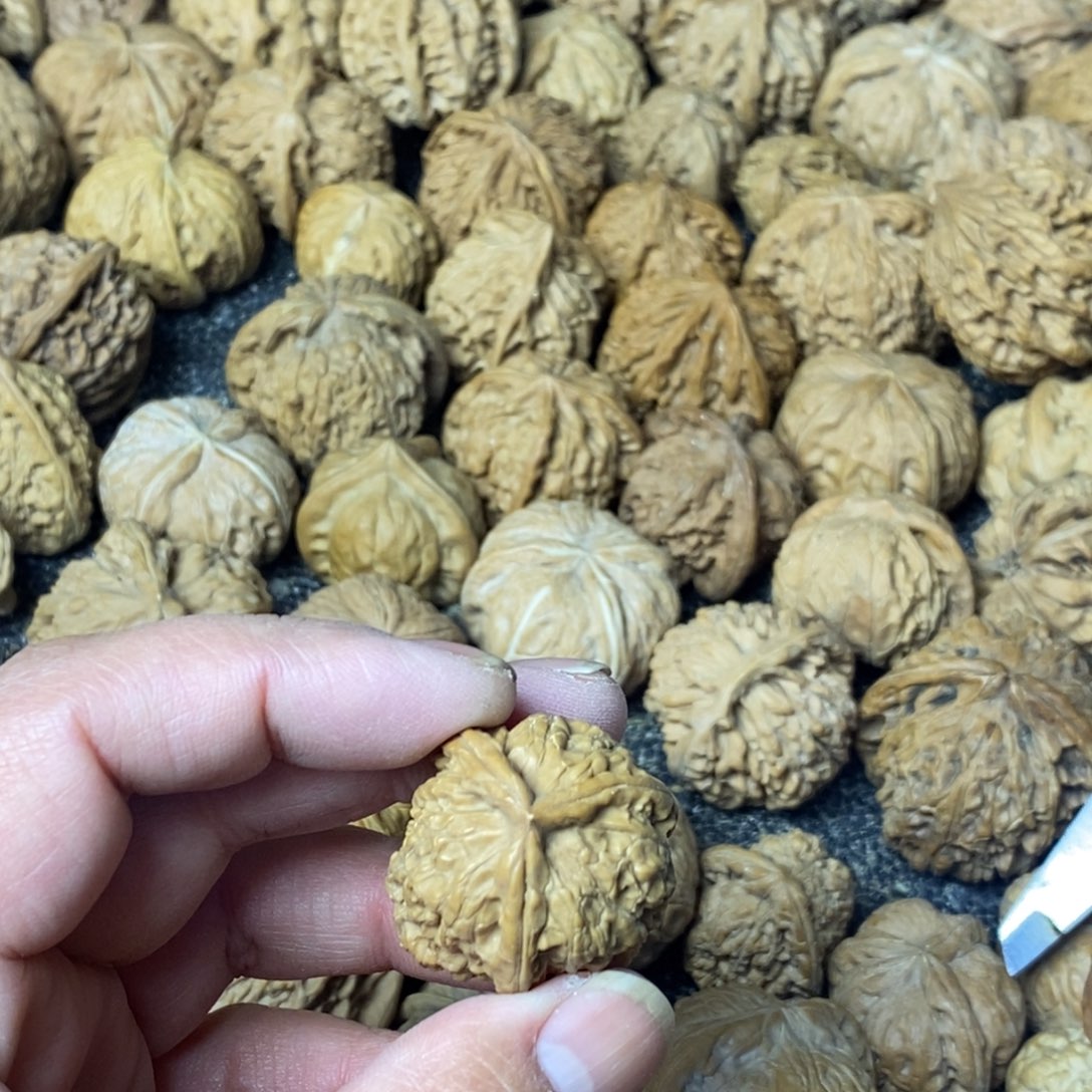 不***阳文玩核桃吊坠文玩