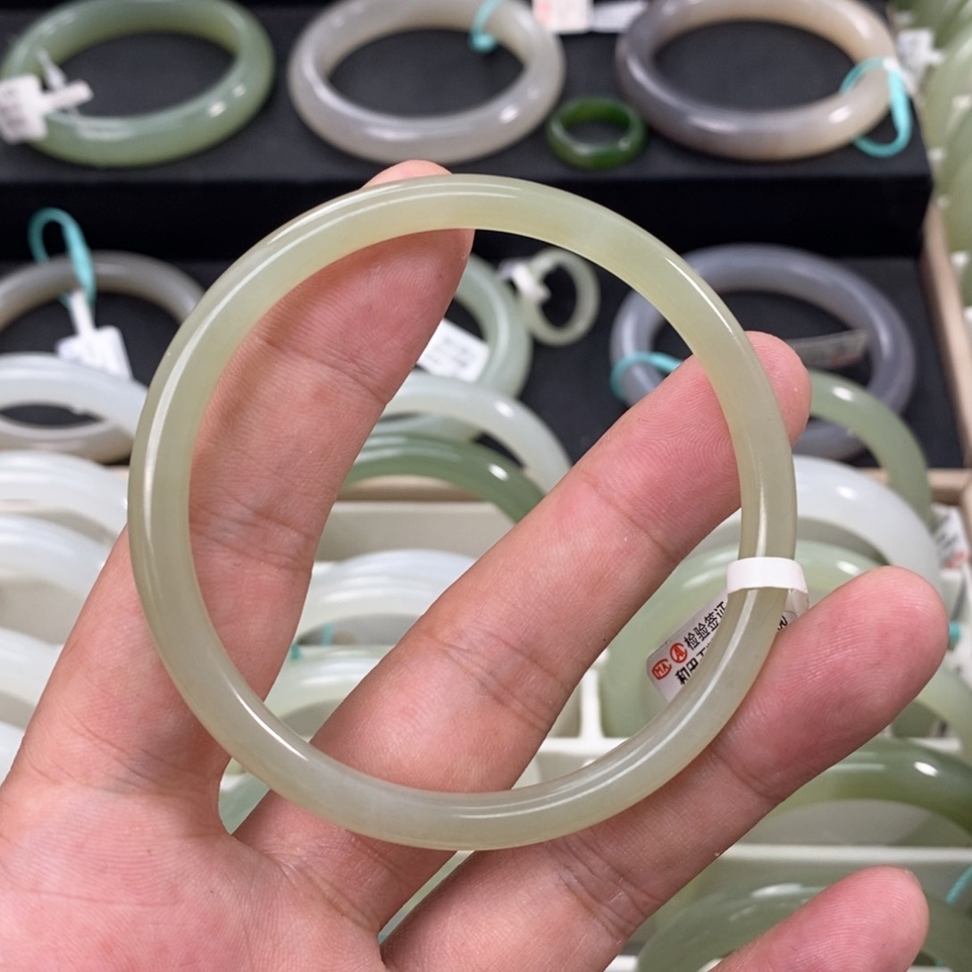 和田玉手镯未镶嵌5758