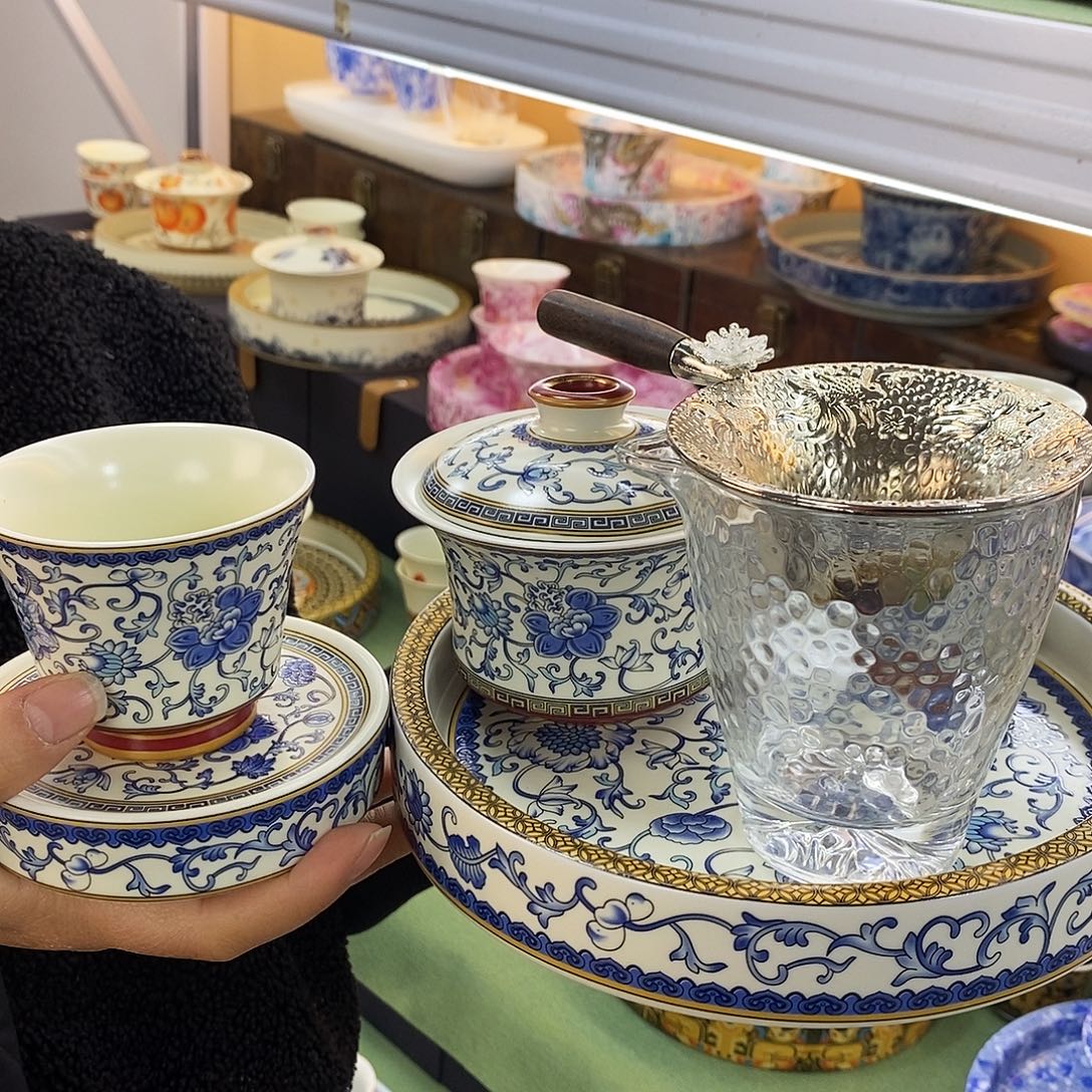 盖碗里的水煮开后放入