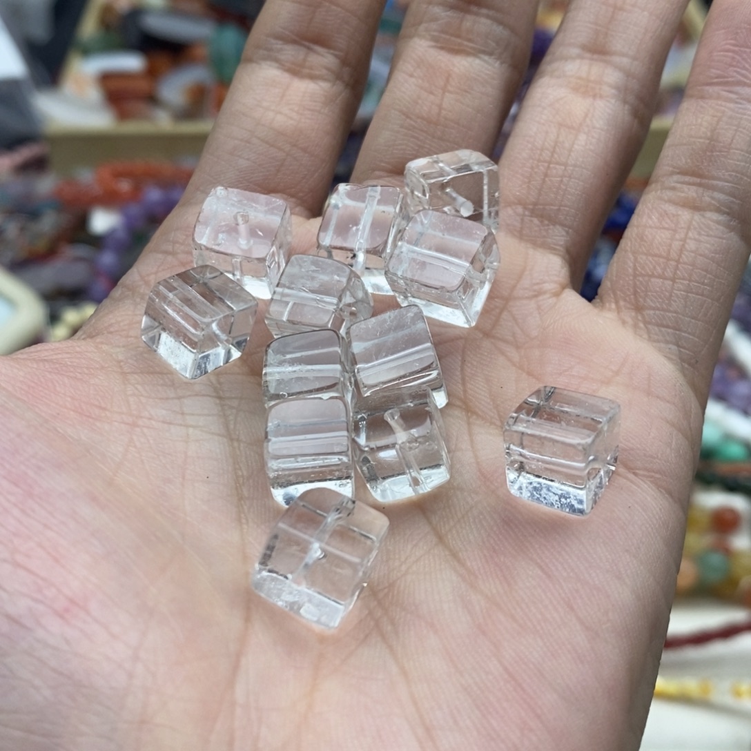 玛瑙/玉髓未镶嵌珠宝半成品两个天然微瑕白水晶方糖9mm