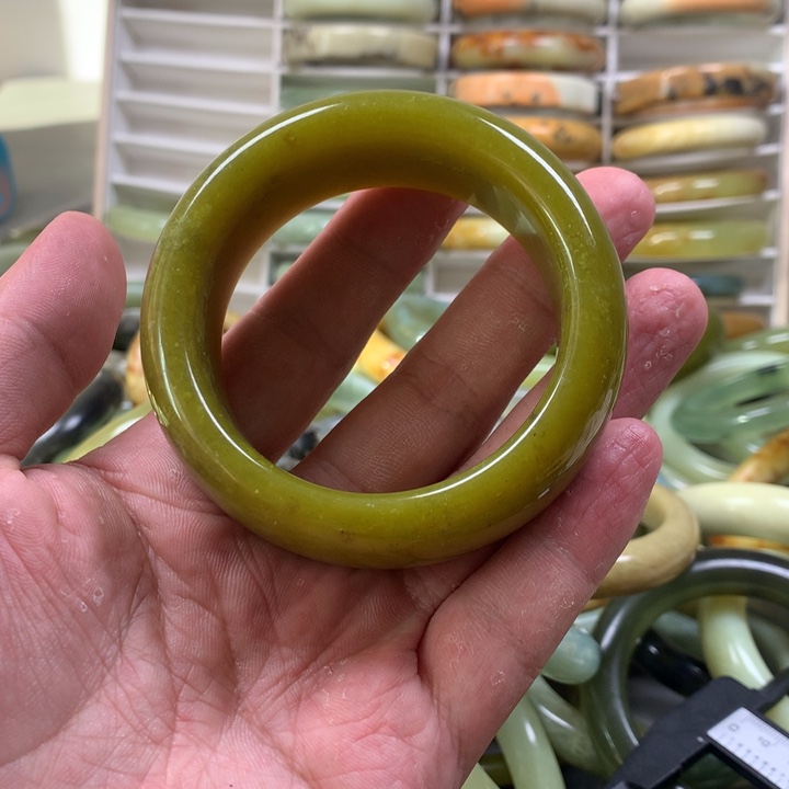 蛇纹石玉手镯未镶嵌生**式