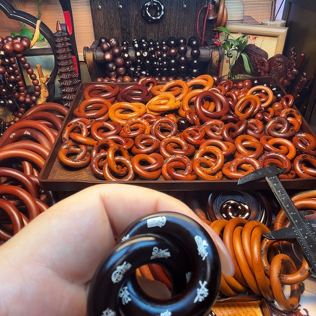 魅***一木枣木玉化15圈口镶银双面