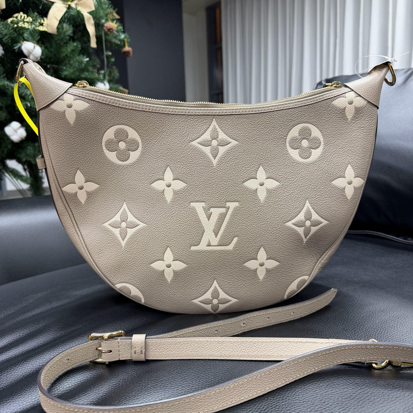 95新 LouisVuitton/路易威登 捐金沉珠/大象灰大月亮单肩