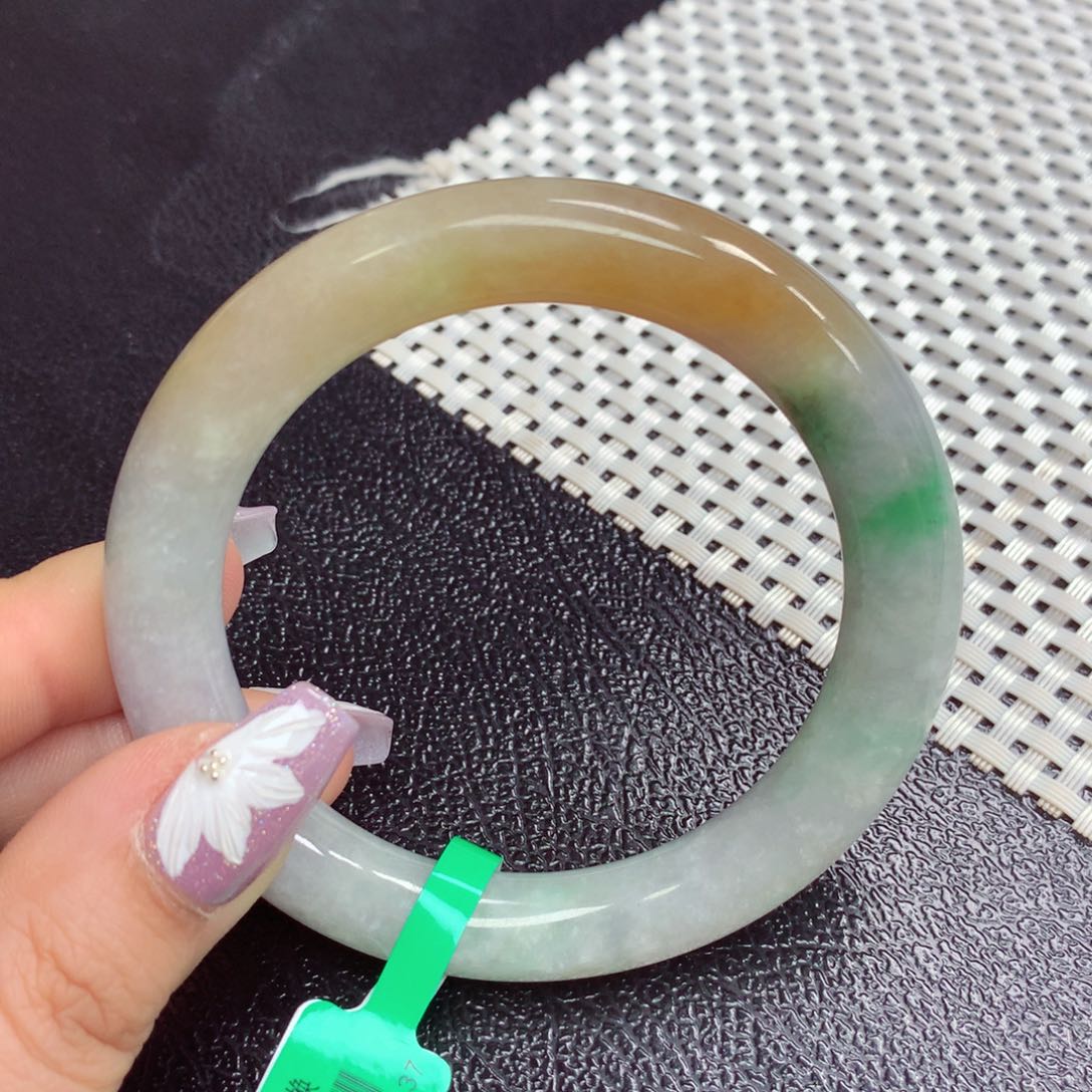 翡翠手镯未镶嵌缅甸