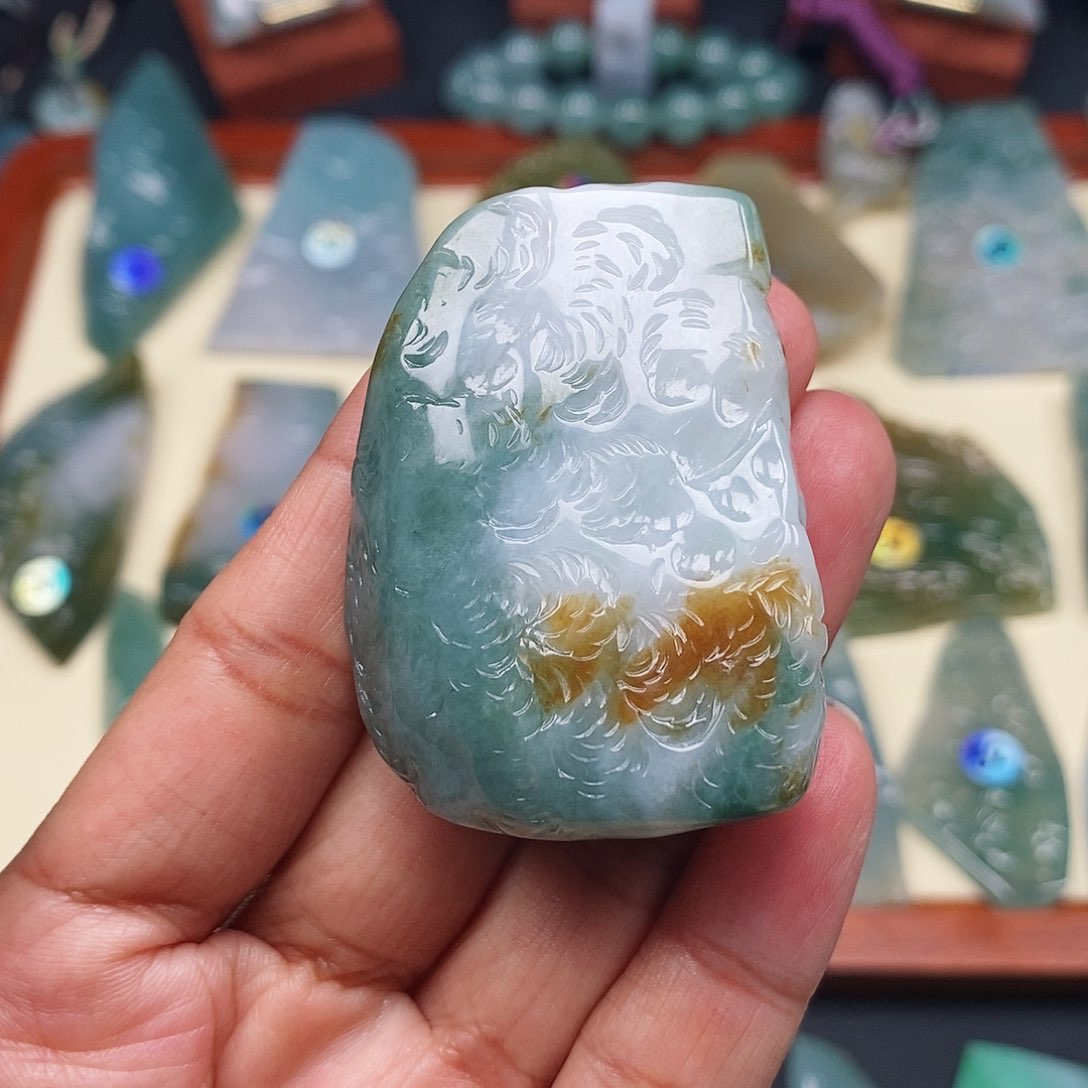 翡翠颈饰未镶嵌翡翠