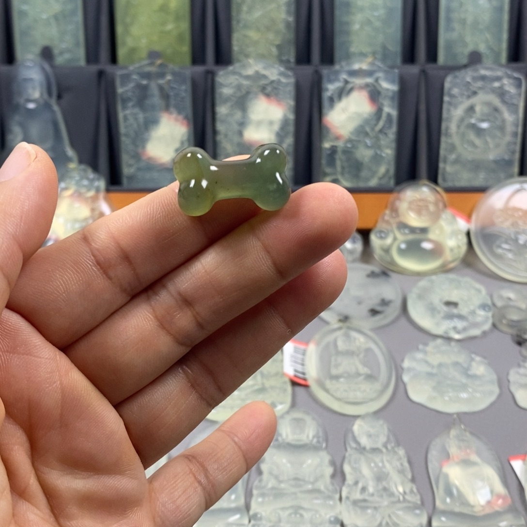 合金蛇纹石玉颈饰