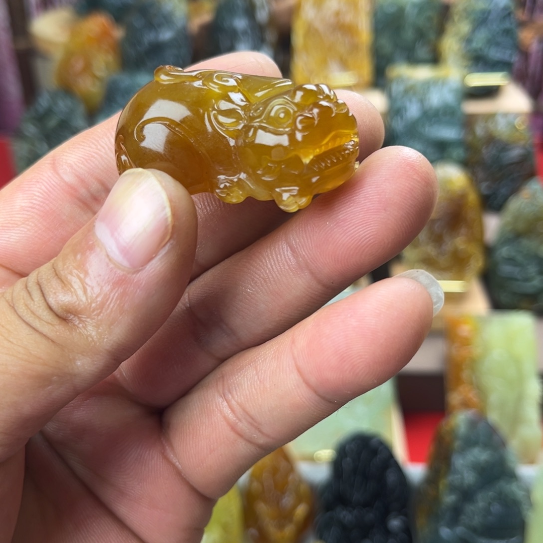 未镶嵌蛇纹石玉颈饰