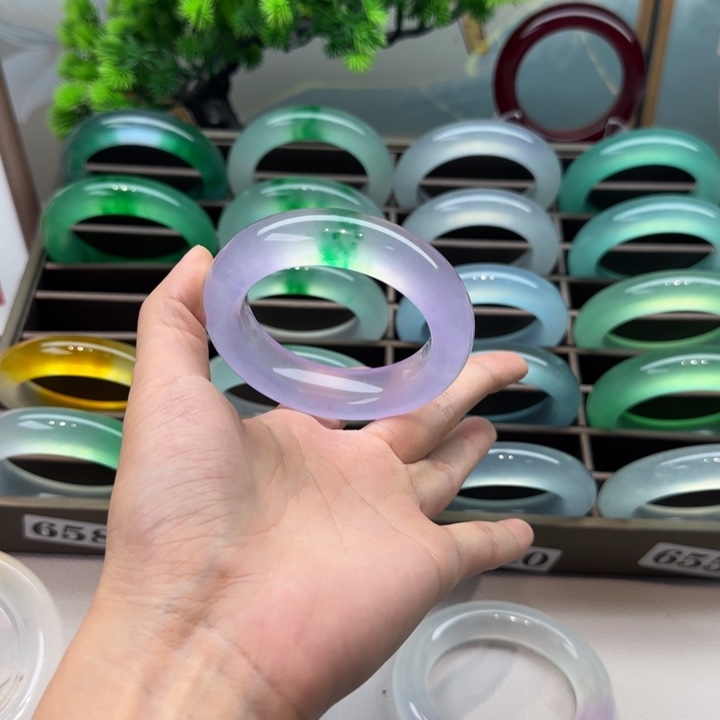 玉牧*时尚冰飘花手镯350