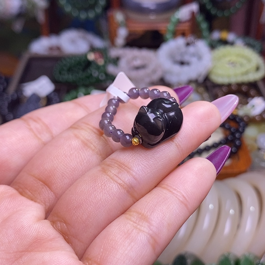 和田玉未镶嵌颈饰浓烟紫帝王紫老矿料金镶趴趴猫戒指