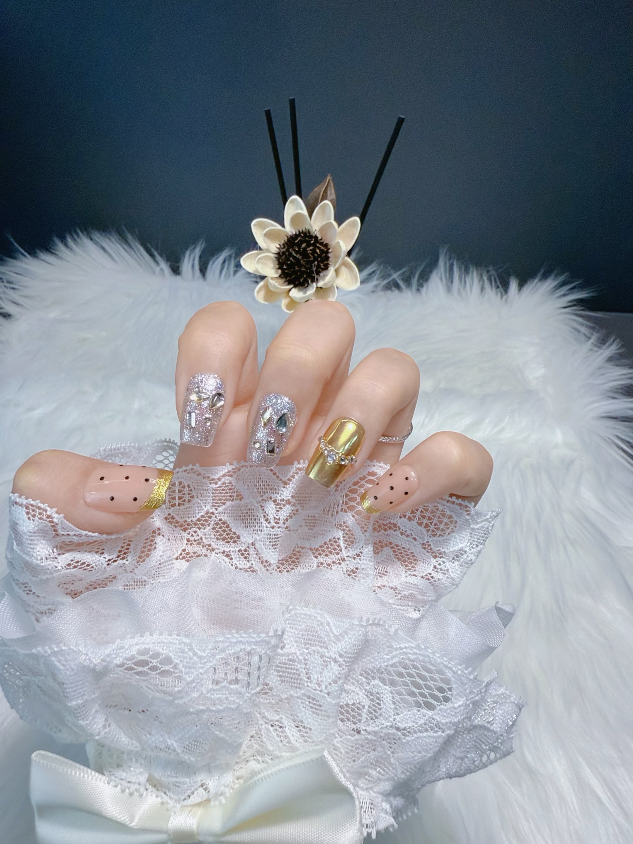 手工定制秋冬爆闪波点猫眼法式显白穿戴甲美甲